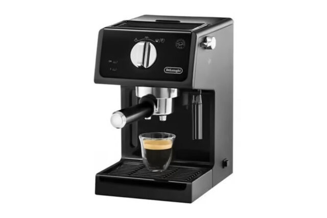 Espresso aparat DeLonghi ECP 31.21 - savršen kod kuće, jednostavan za korišćenje i moderan dizajn.